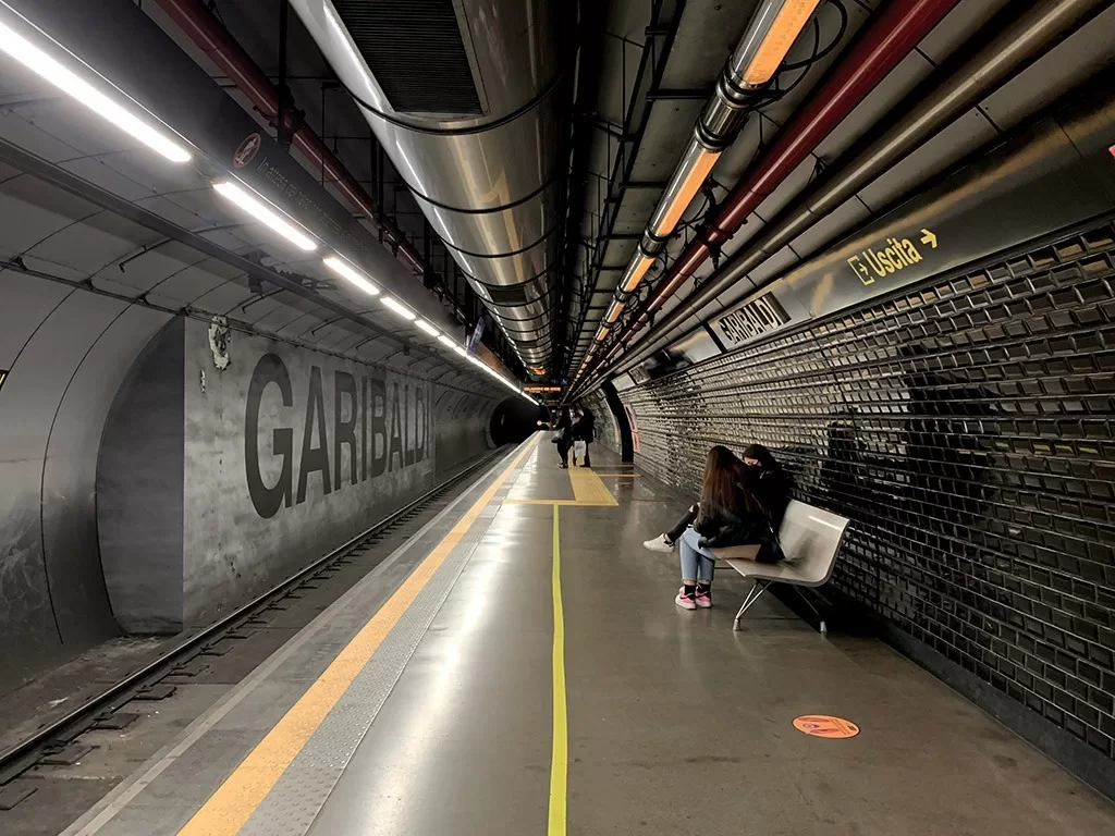 naples garibaldi metro platform