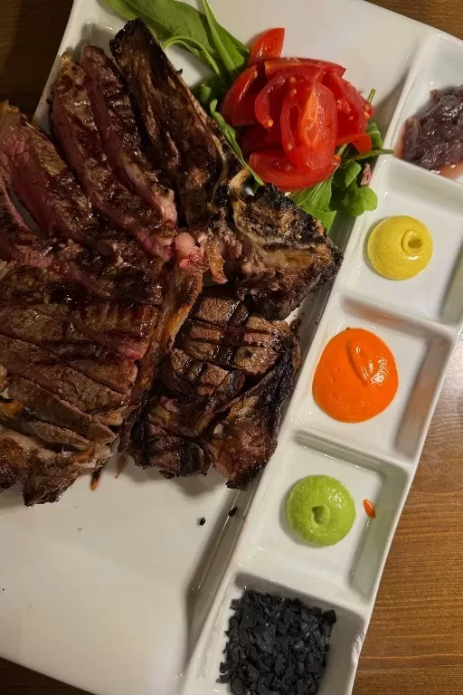 Buffalo steak and sauces at Inn Bufalito in Sorrento