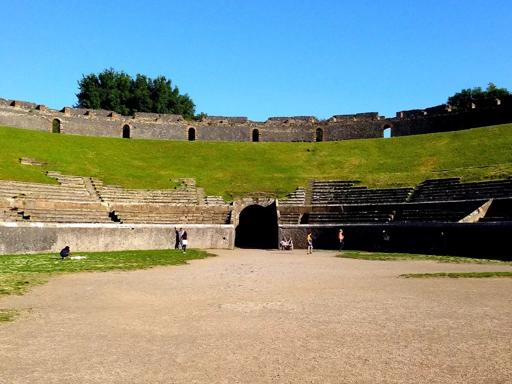 pompeii amphitheater