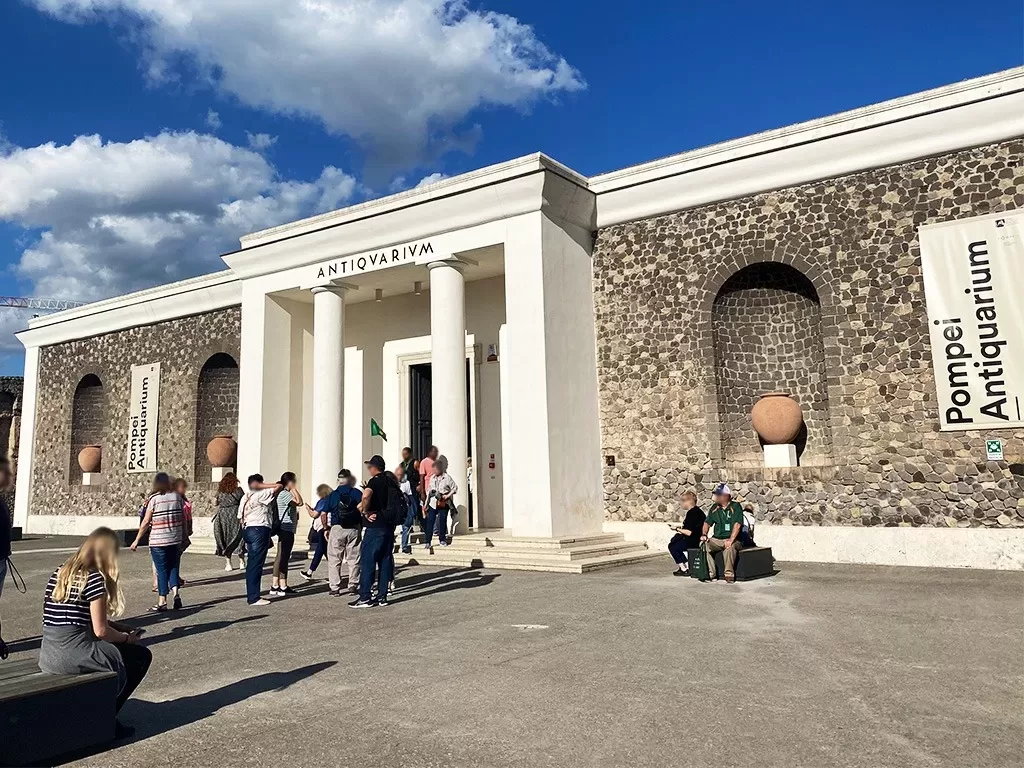 pompeii museum entrance