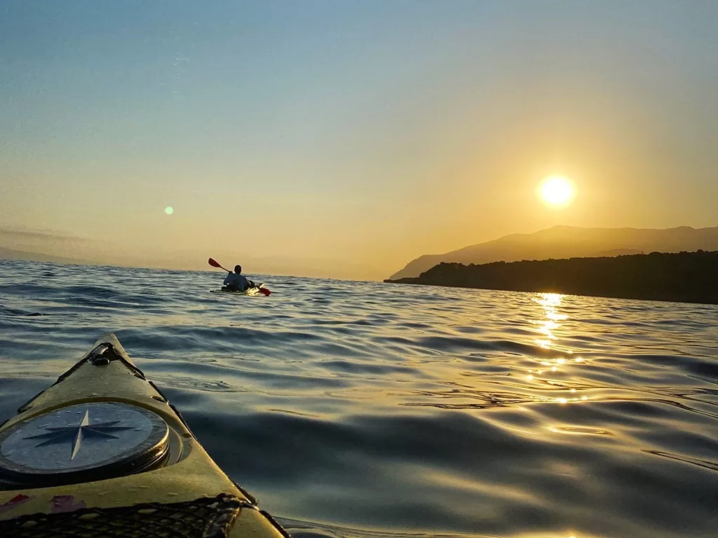 kayaking at sunrise in sorrento