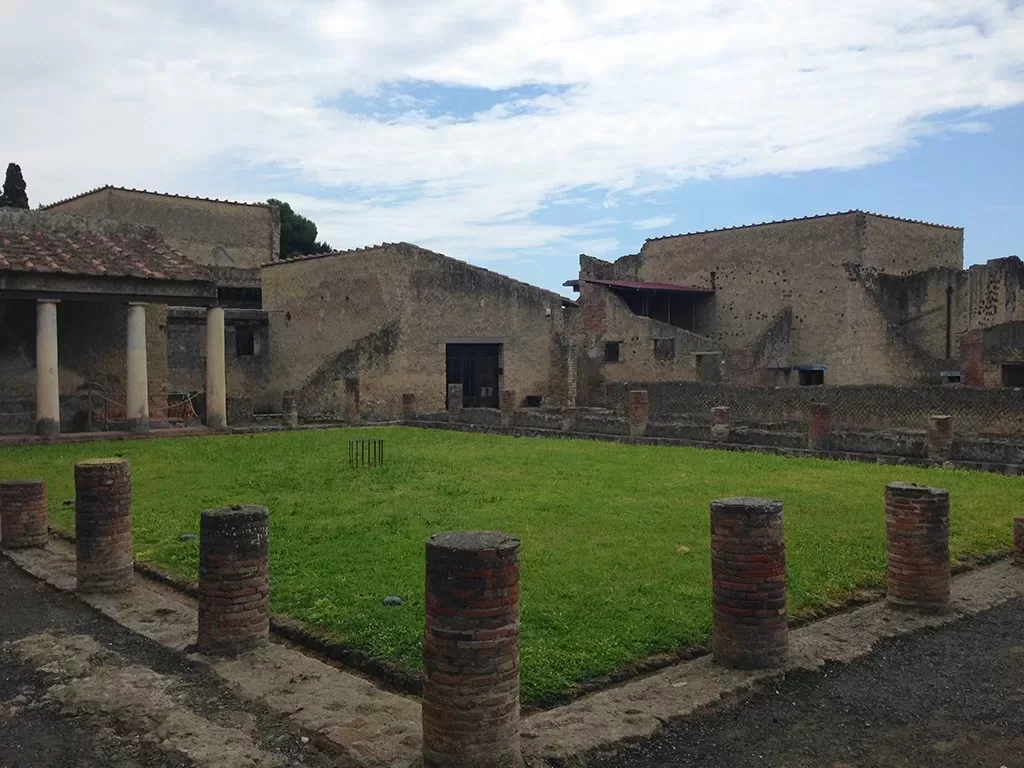 herculaneum ruined buildings
