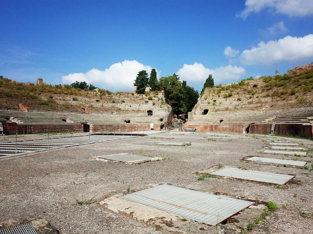 pozzuoli amphitheater