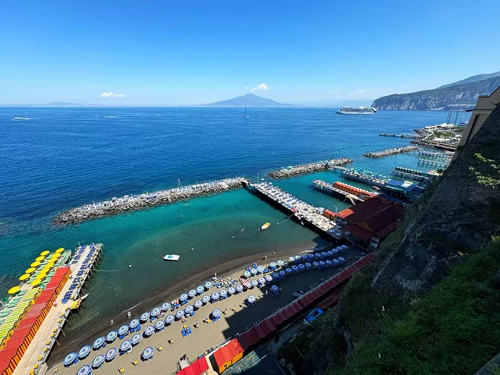 sorrento beach clubs