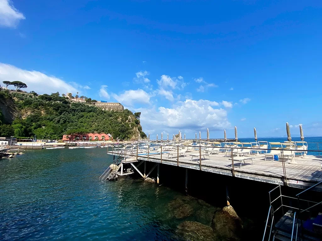 vico equense beach club platform