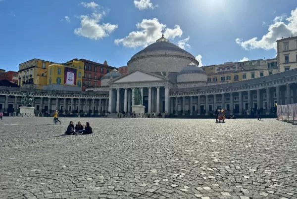 piazza del plebiscito best time to visit Naples events