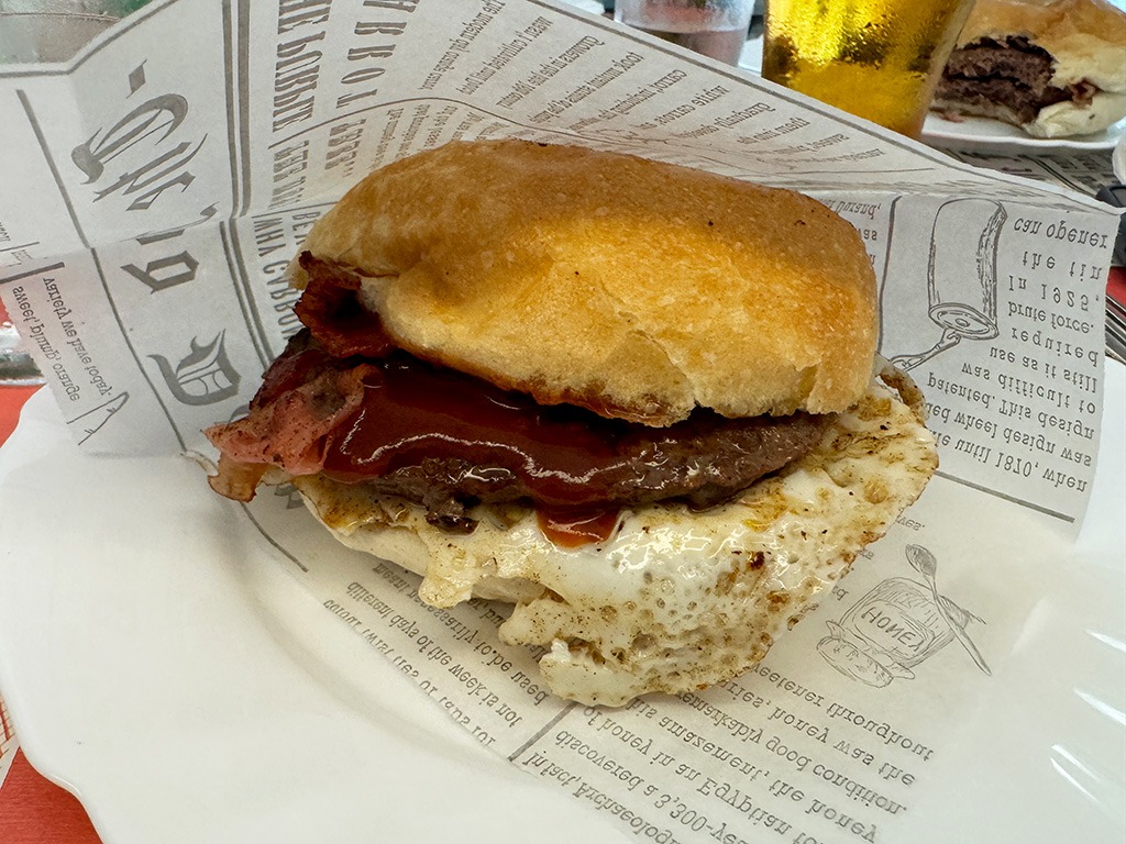 burger at ercolano bar