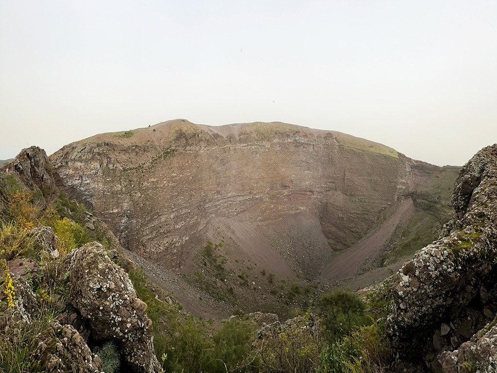 vesuvius crater close up