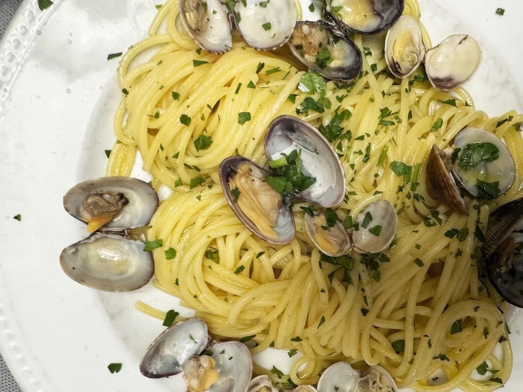 spaghetti with clams