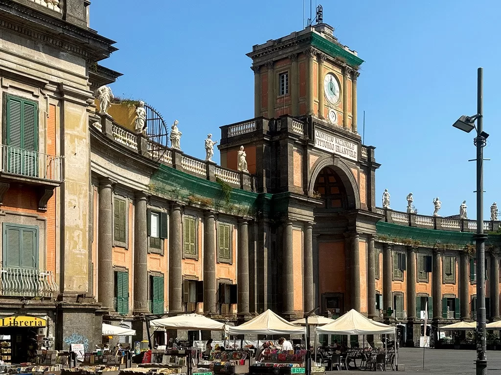 piazza dante in summer