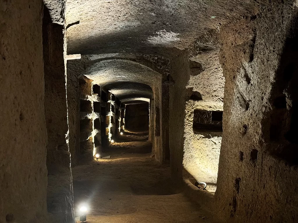 catacombs of san gennaro burial areas