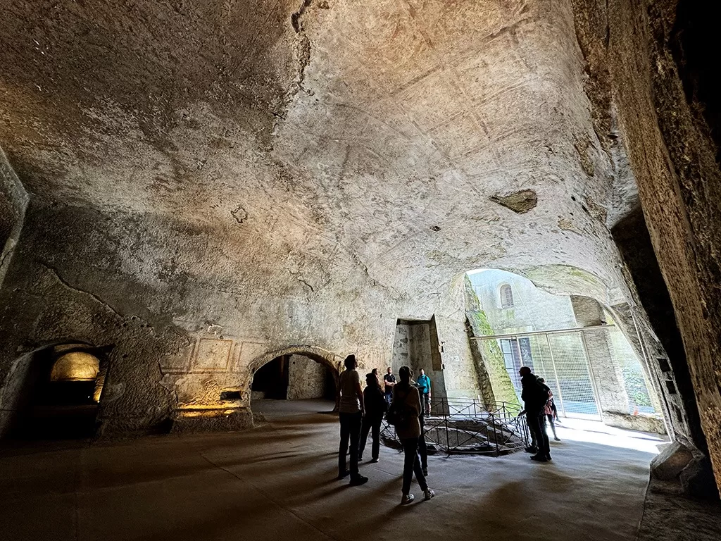 catacombs of san gennaro wide view of room with baptismal font