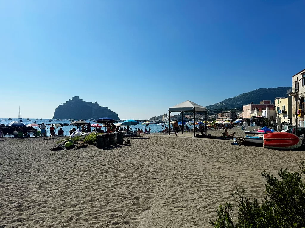 spiaggia dei pescatori ischia beach