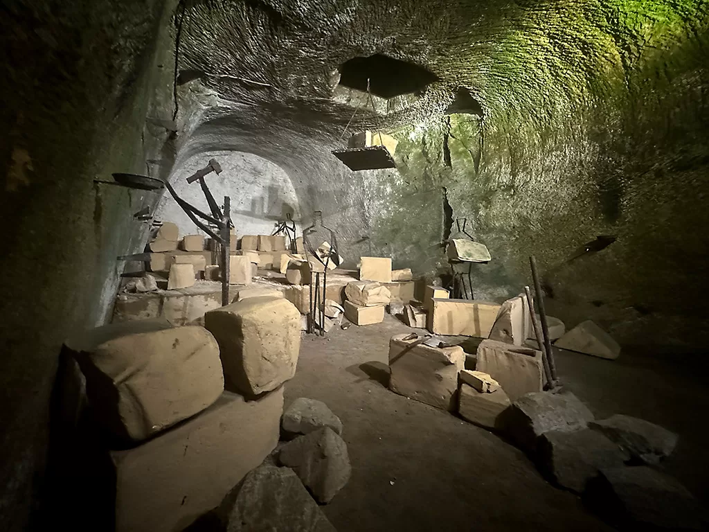 napoli sotteranea greek quarry
