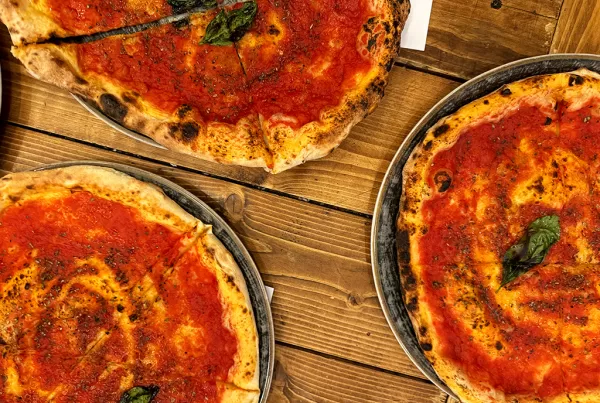 marinara pizzas on wooden table