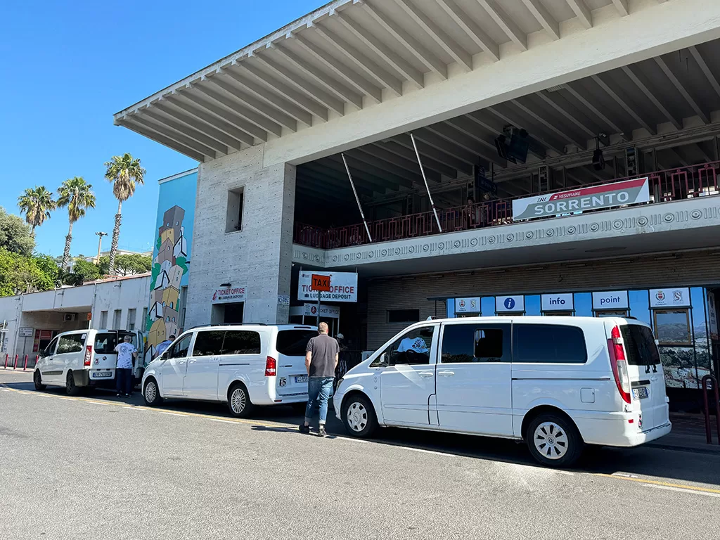 sorrento train station with taxis outside