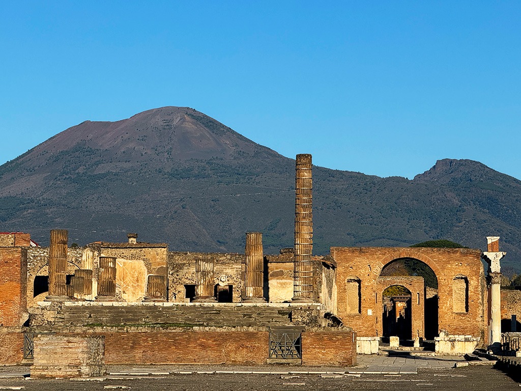 pompeii forum view