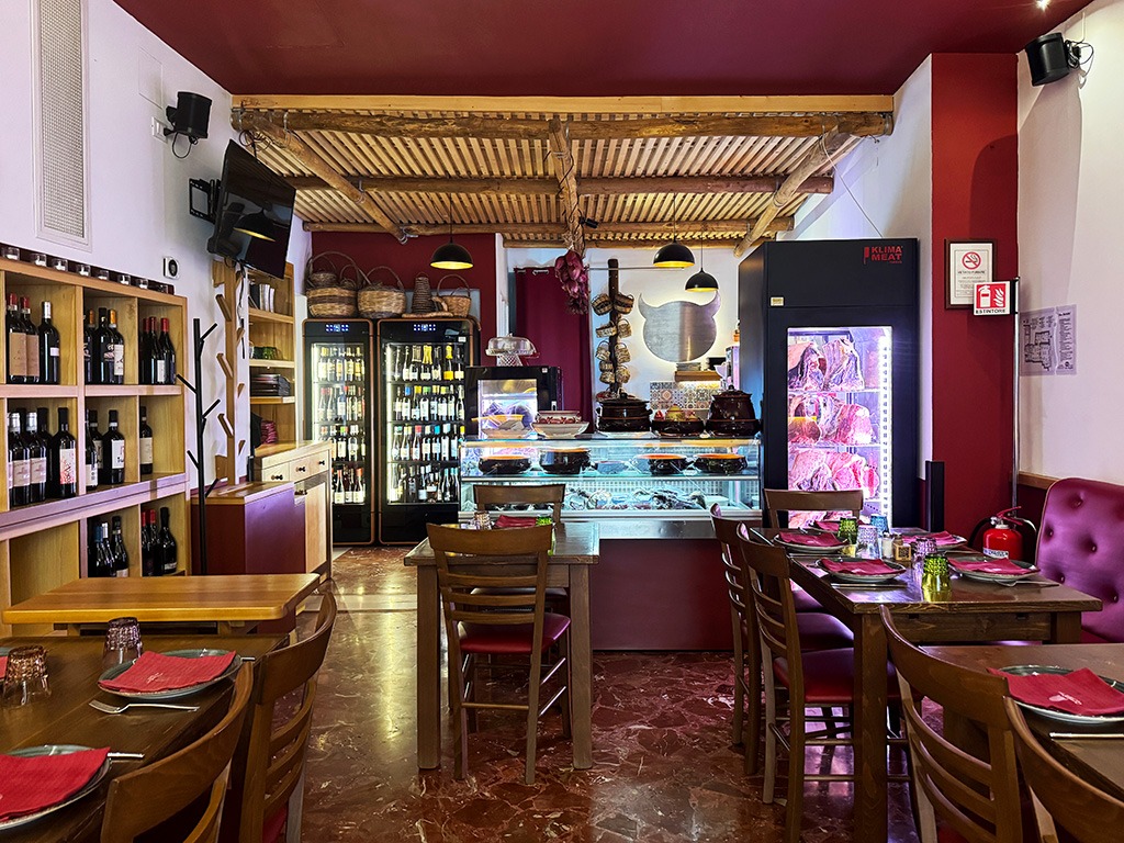 inn bufalito sorrento deli counter and tables