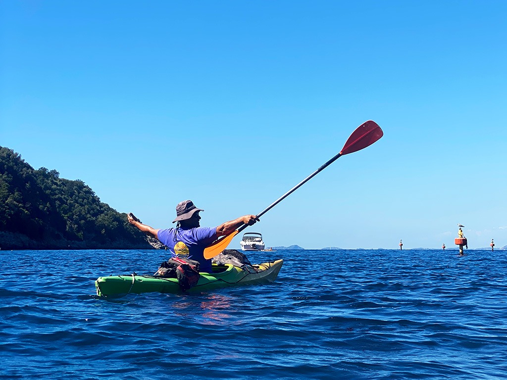 tour leader of kayaking in sorrento on the water
