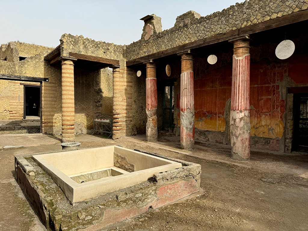 Herculaneum villa atrium