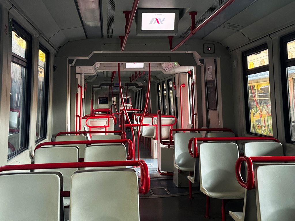 interior of circumvesuviana train
