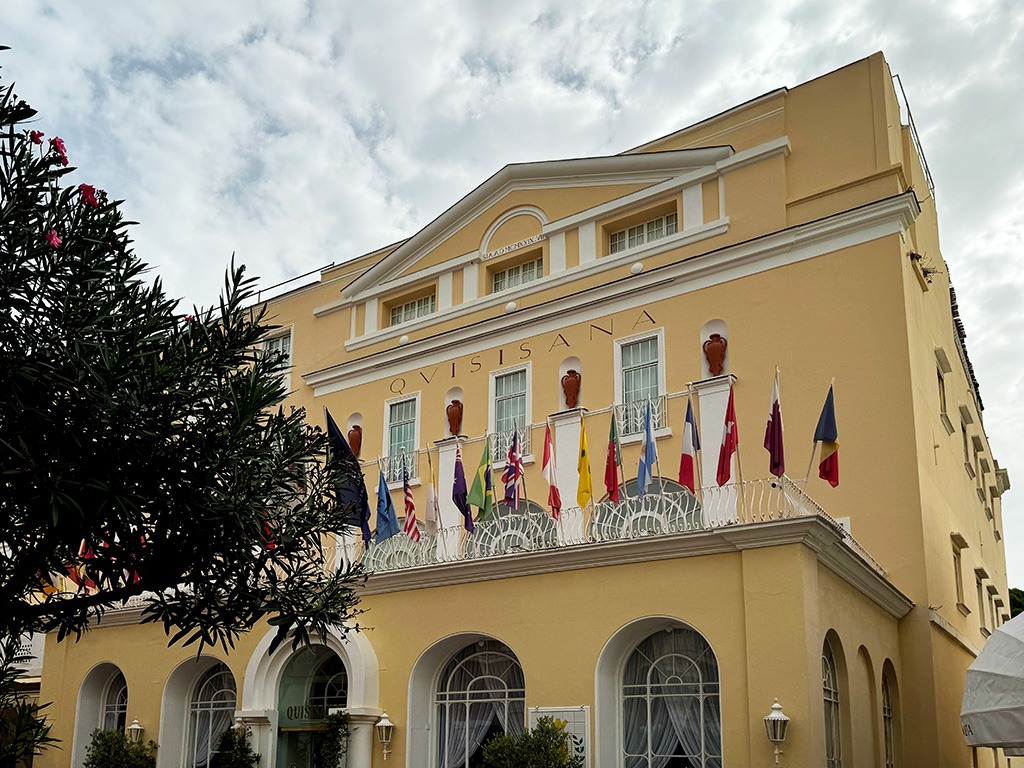 exterior of hotel quisiana in capri