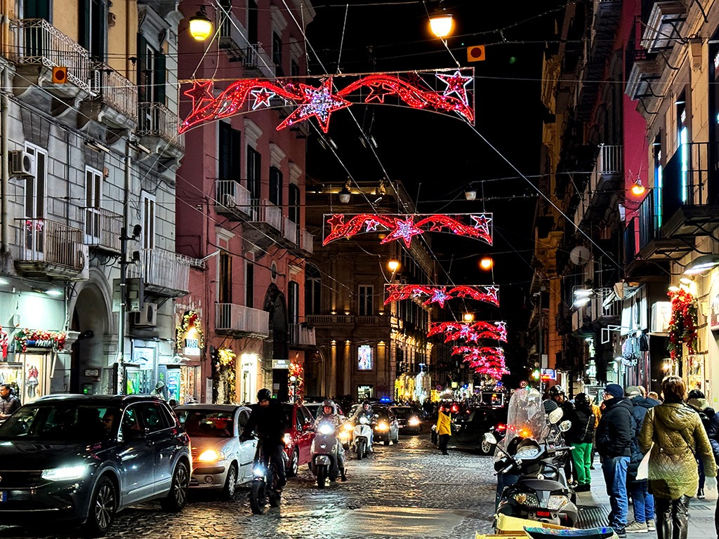 christmas street lights in naples